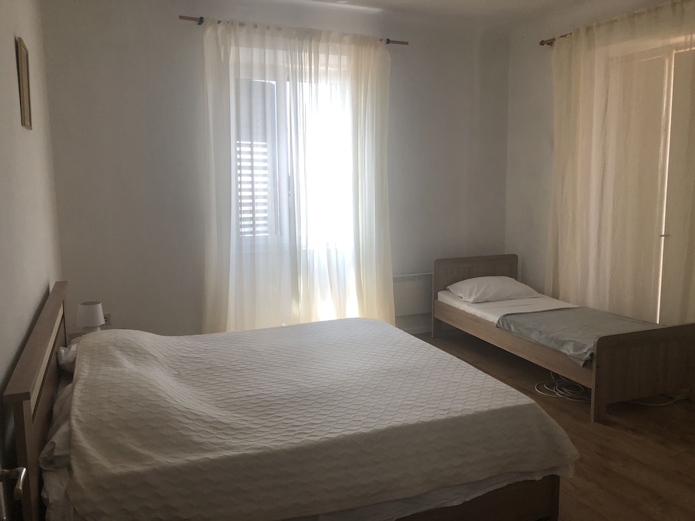 City Apartment, 4 Bedrooms, City View
