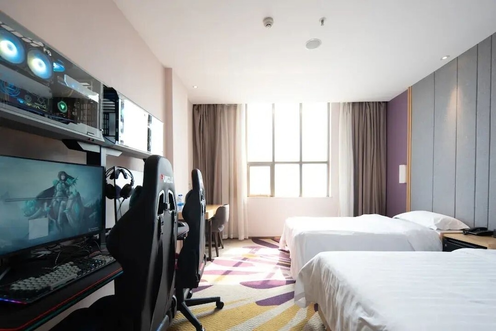 Signature Twin Room, City View