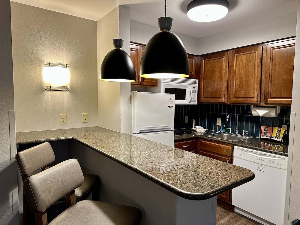 Suite, 1 Bedroom, Accessible, Kitchen (Communications) - Photo 2