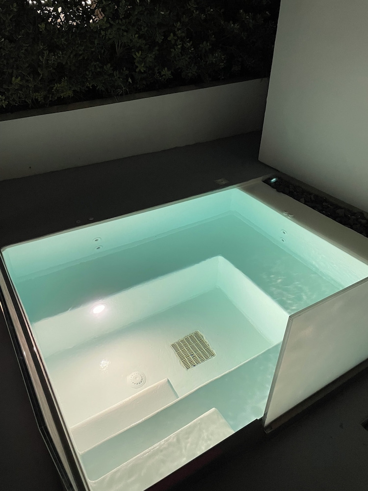 Superior Suite, Jetted Tub photo 3