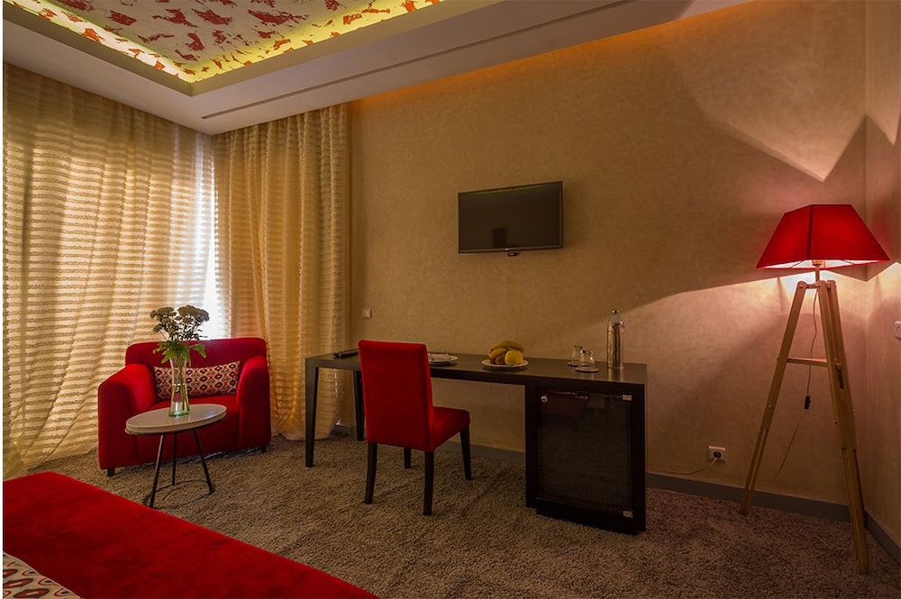 Junior Suite, 1 Bedroom, Garden View, Poolside photo 1