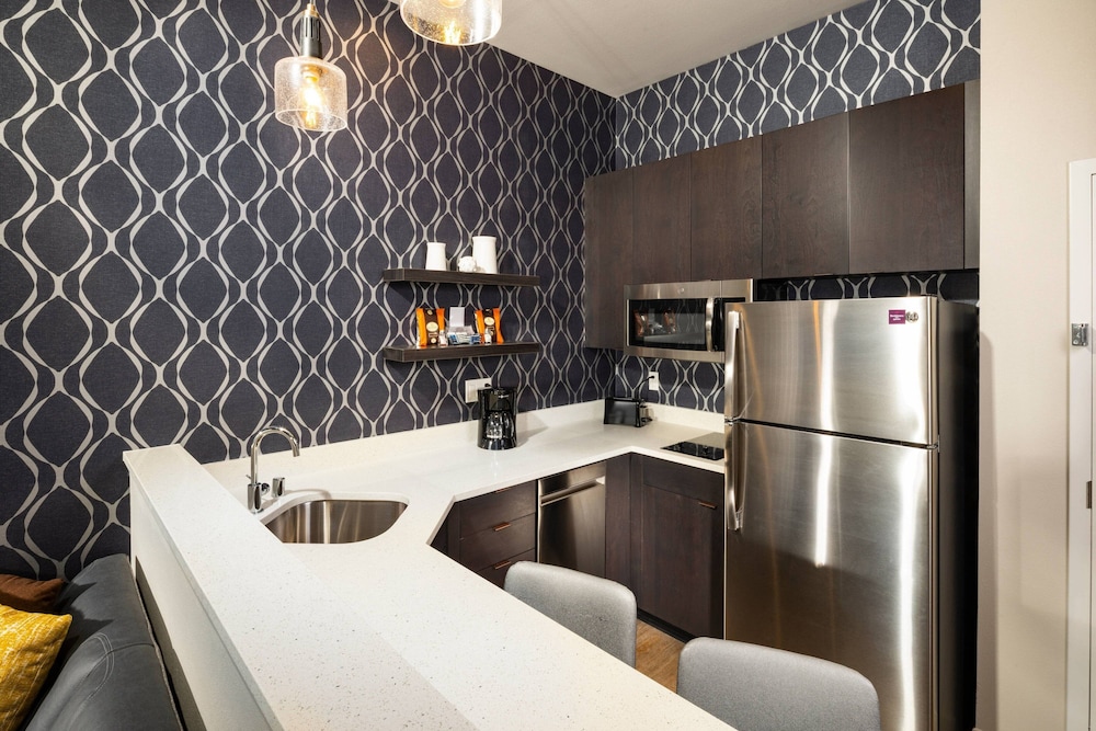 Suite, 1 Bedroom - Photo 3