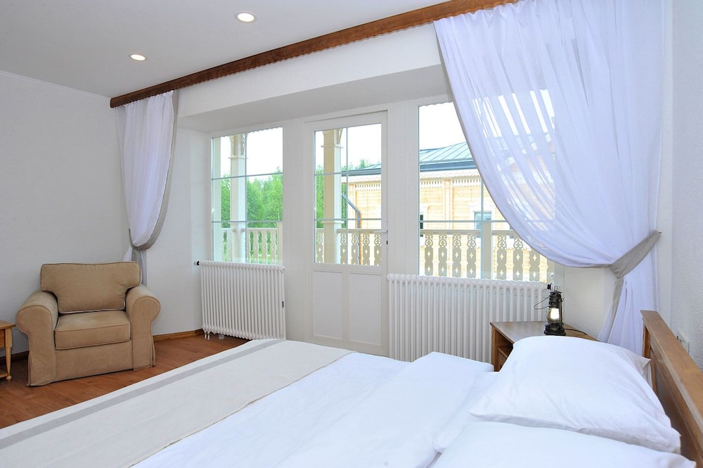 Suite, Balcony