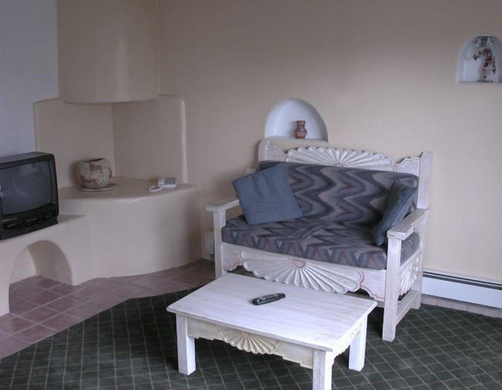 Suite, 1 Queen Bed photo 2