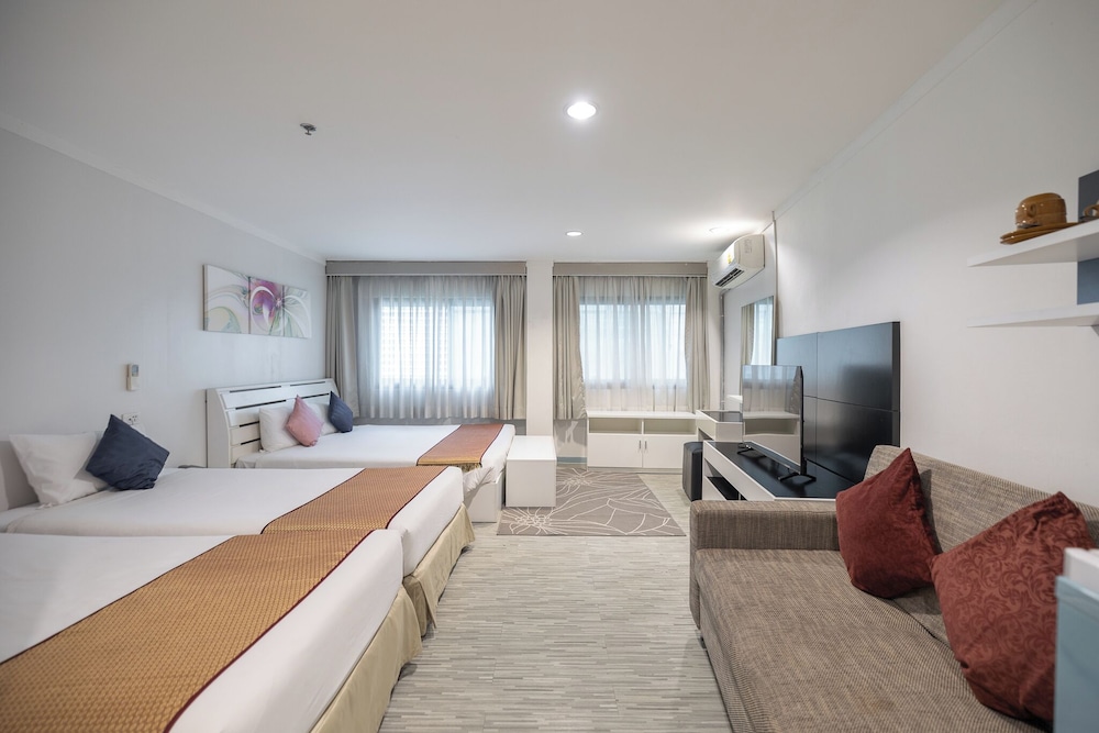 Family Room photo 3