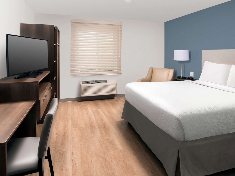 Standard Studio, 1 Queen Bed, Non Smoking, Refrigerator & Microwave