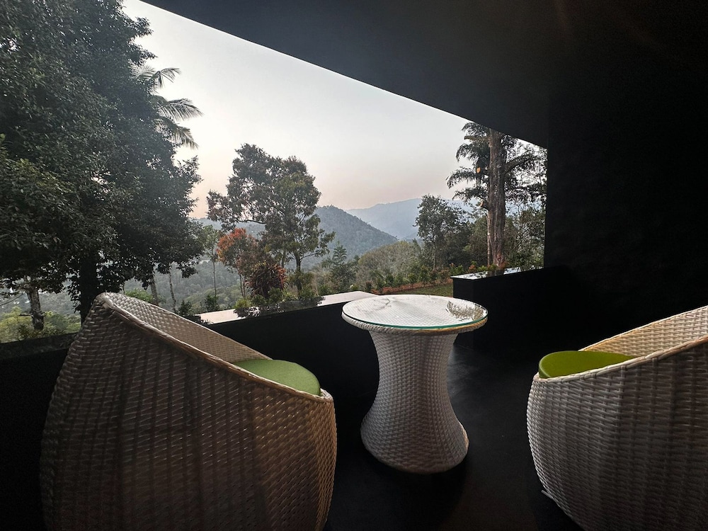 Luxury mountain view jacuzzi stone cottage