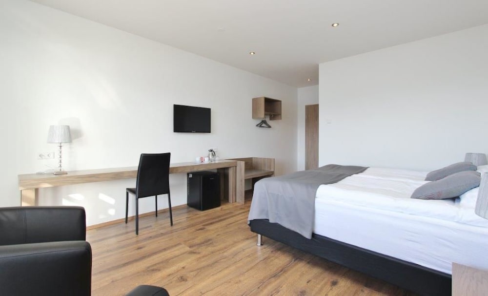 Double or Twin Room, Private Bathroom photo 2