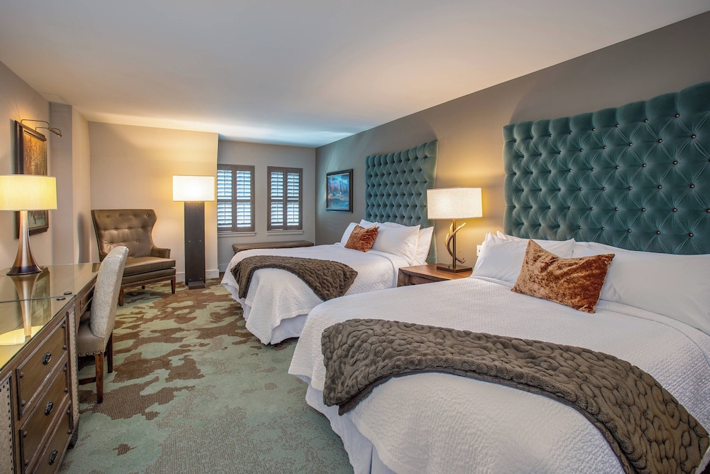 Room, 2 Queen Beds - Photo 4