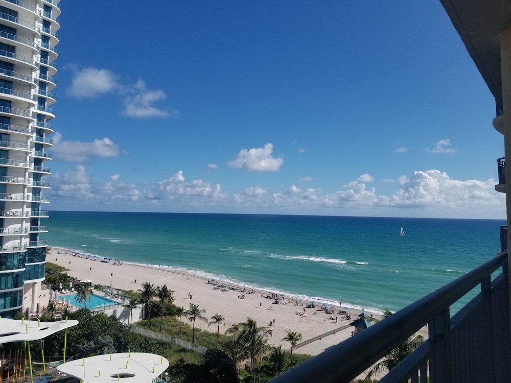 Room, 2 Double Beds, Balcony, Partial Ocean View - Photo 5
