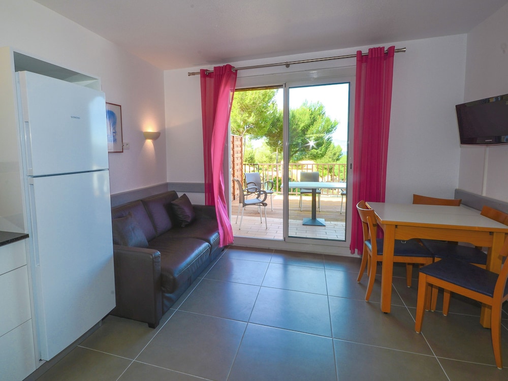 Appartement 2 Pièces 6 Personnes 1 bébé Terrasse photo 3