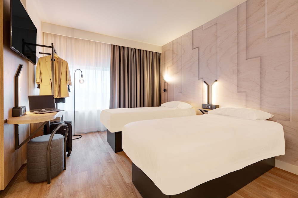 Twin Room, Non Smoking - Photo 1