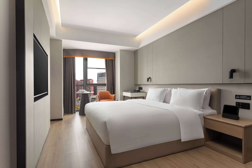 Superior Room, 1 King Bed, Smoking