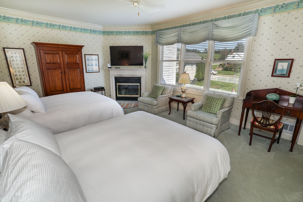 Luxury Double Room, 2 Queen Beds, Non Smoking, Garden View photo 3