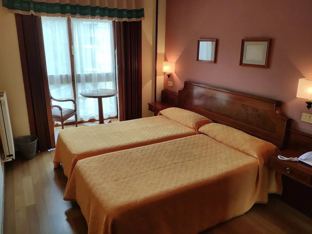 Twin Room - Photo 1