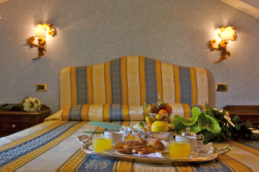 Standard Room, 1 Twin Bed, Non Smoking (Bed is French Bed)