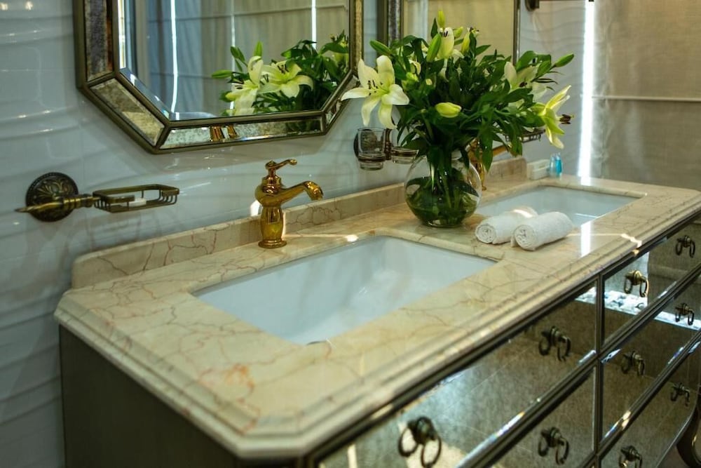 Suite, 1 King Bed, Non Smoking (Vip Suite) - Photo 4