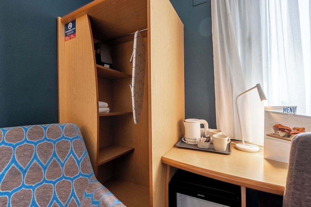 Room - Photo 24