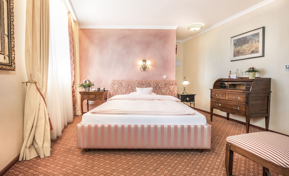 Single Room (grand lit) photo 1