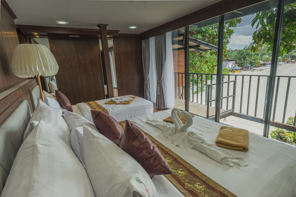 Royal Sea View Family