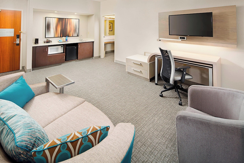 Suite, 1 Bedroom - Photo 1