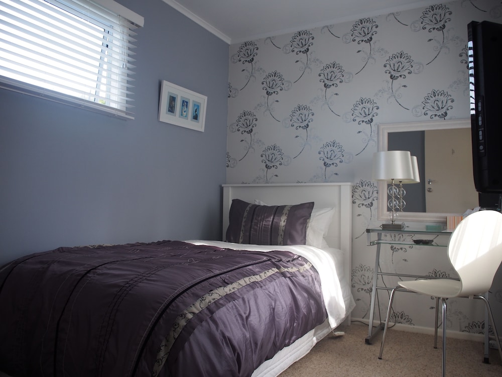 Standard Suite, 1 Bedroom, Non Smoking, Shared Bathroom photo 2