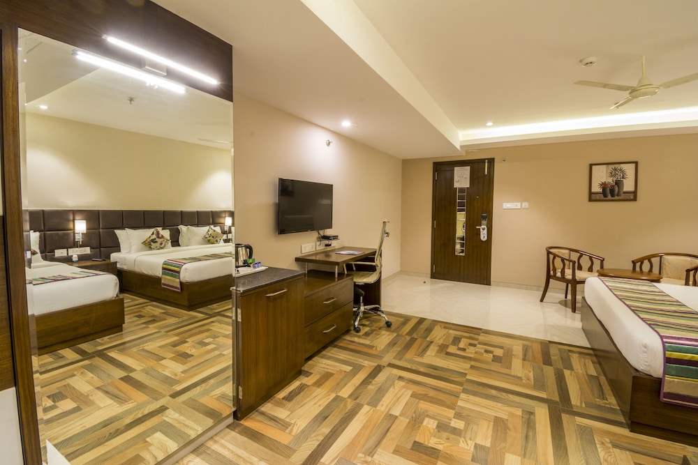 Capital Family Room photo 3