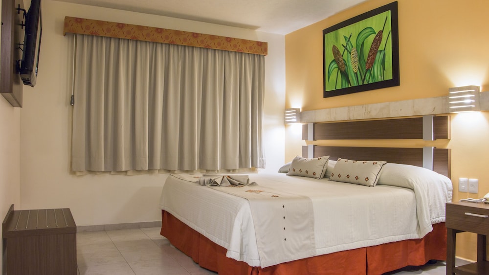 Executive Room, 1 King Bed, Interior View - Photo 3
