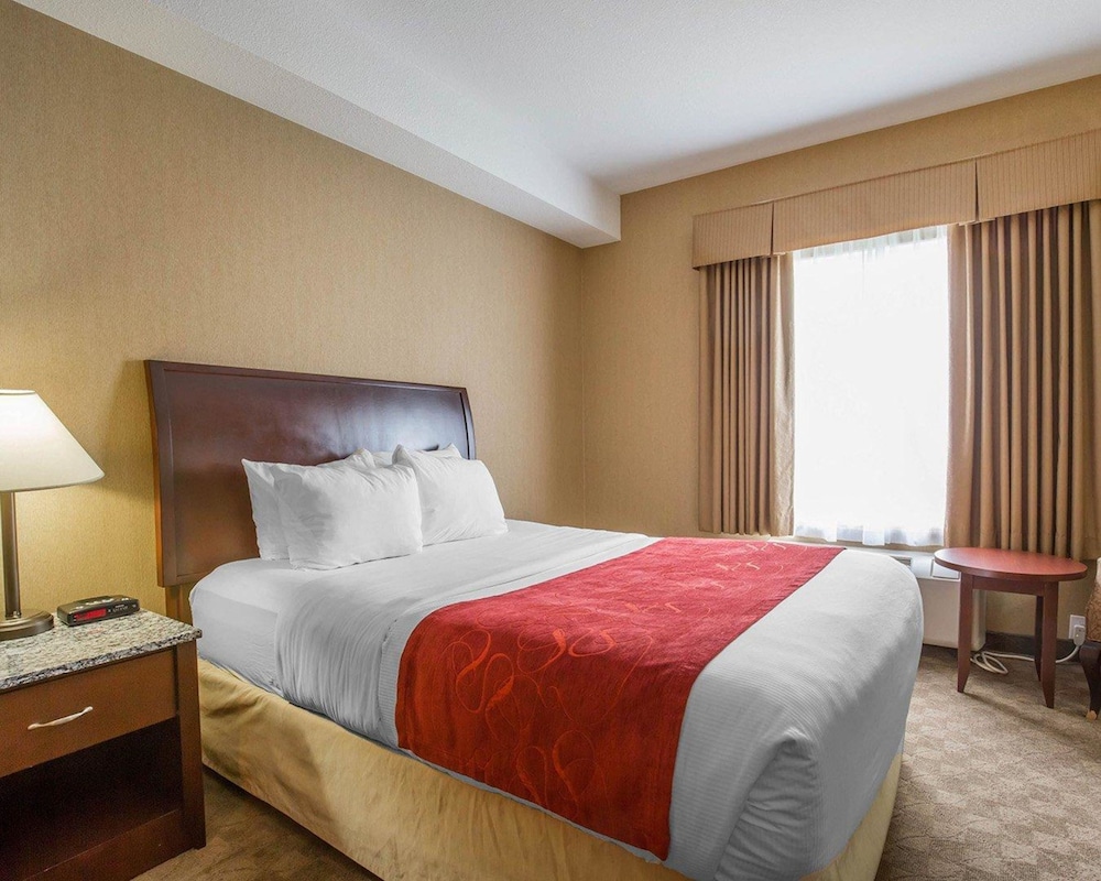 Suite, 1 King Bed, Non Smoking - Photo 2
