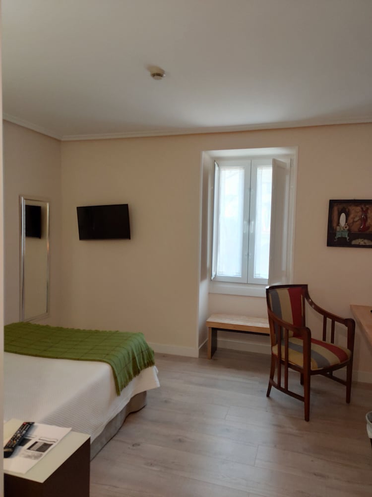 Room, 1 Double Bed - Photo 5