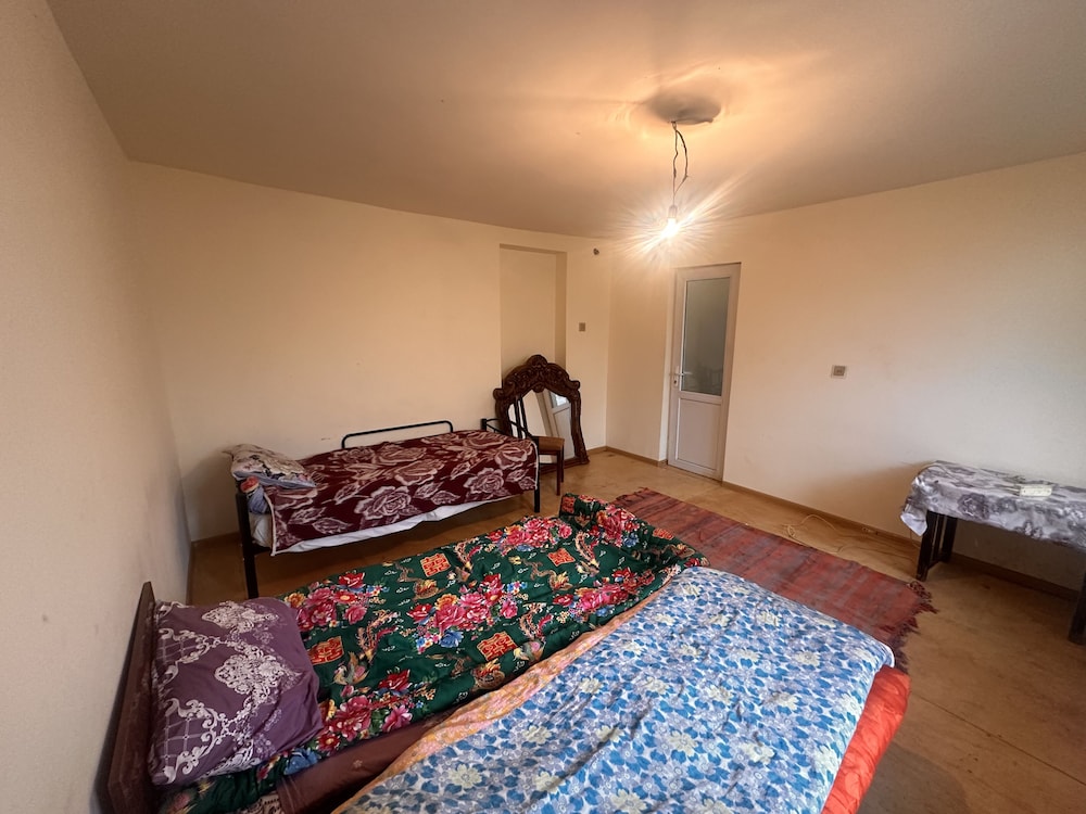 Basic Double or Twin Room - Photo 9