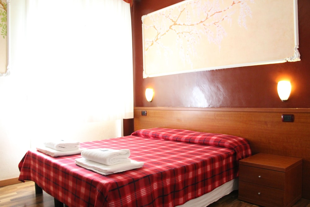 Standard Triple Room, Private Bathroom
