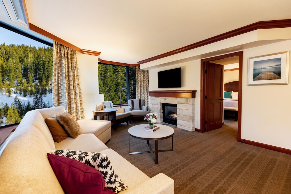 Deluxe Suite, Fireplace (Forest View) - Photo 2