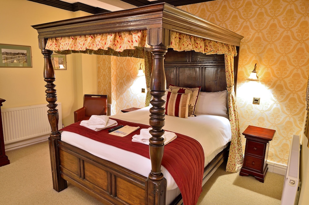 Four Poster Room