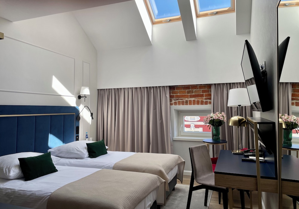 Standard Twin Room - Photo 15