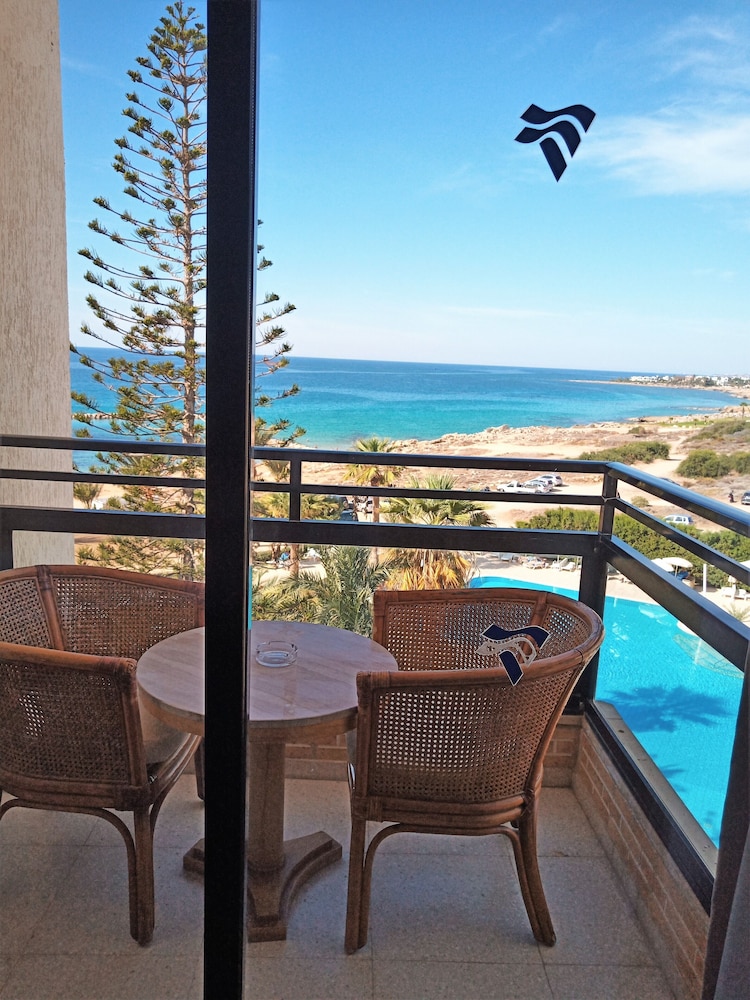Deluxe Double or Twin Room, Sea View - Photo 6