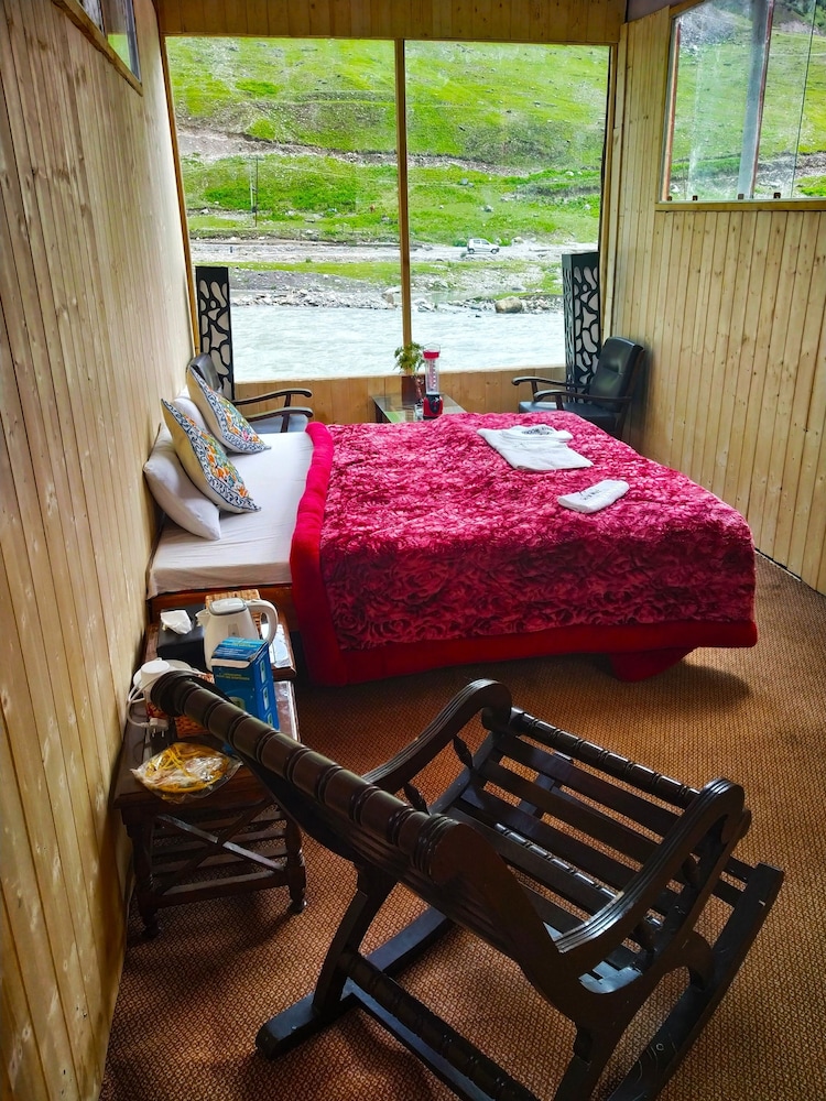 Honeymoon Suite, Sea View (Junior) - Photo 2