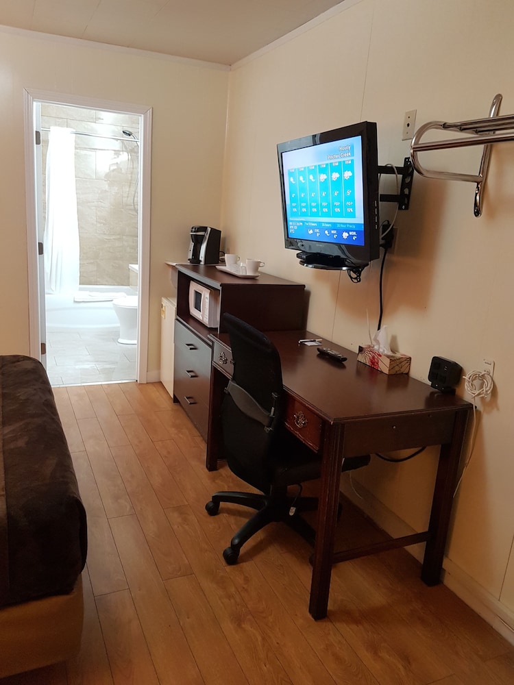 Deluxe Room, 1 Queen Bed, Kitchenette photo 1