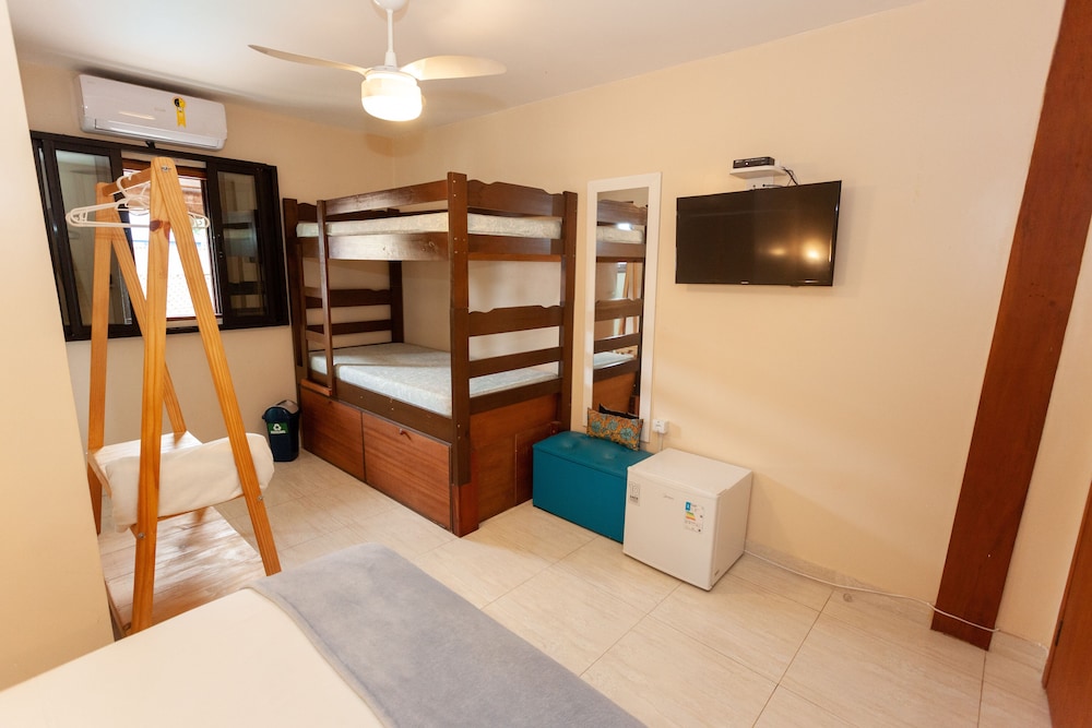 Standard Quadruple Room, Ensuite photo 3