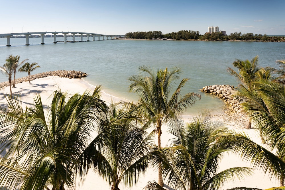 Room, 2 Queen Beds,(Mobility/Hearing Accessible, Tub) Non Smoking, Balcony, Beach View