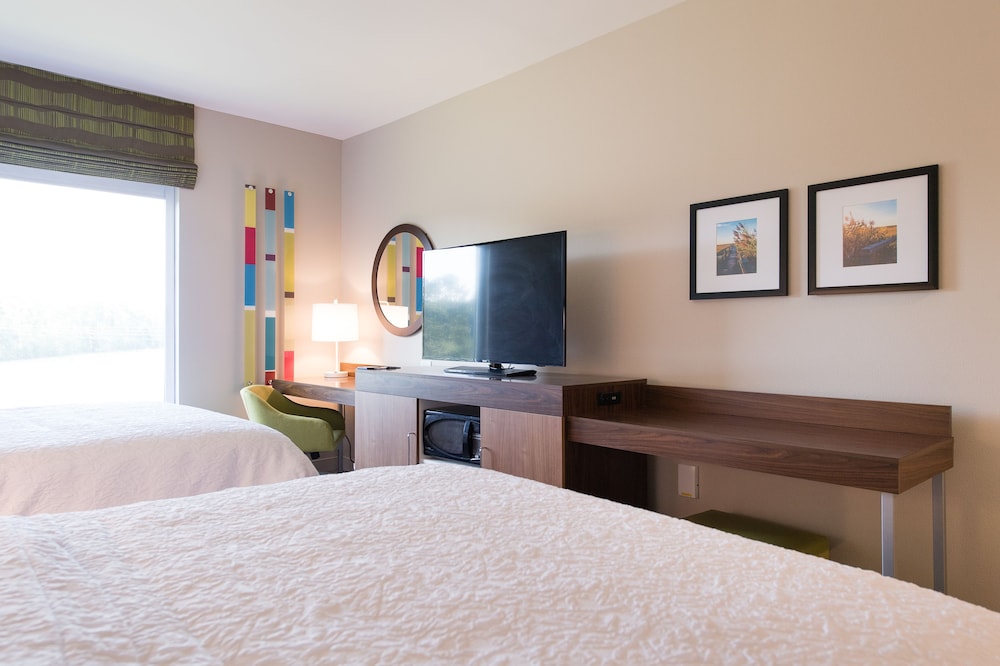 Room, 2 Queen Beds, Non Smoking, Refrigerator & Microwave photo 2