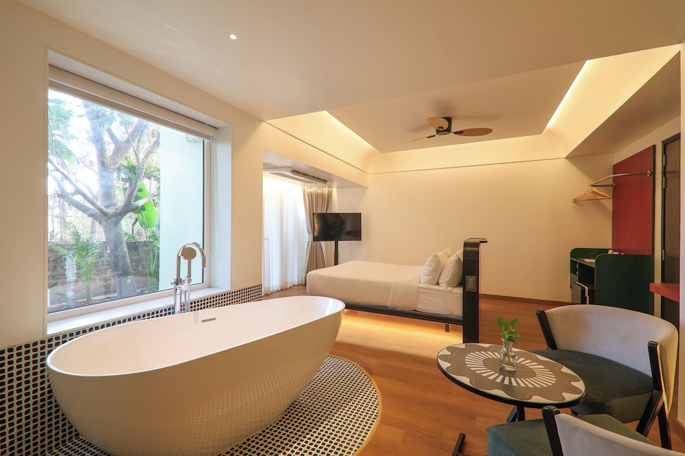 Sunbird - Premium Room with Bathtub and Garden photo 2