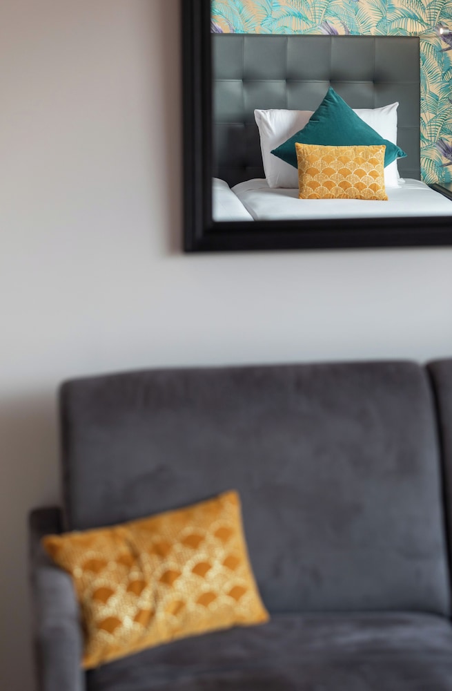 Superior Double or Twin Room (Courtyard View or City View ) - Photo 9