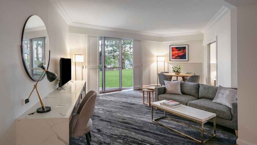 Club Suite, 1 King Bed with Sofa bed, Club Lounge Access (Queenslander) - Photo 4