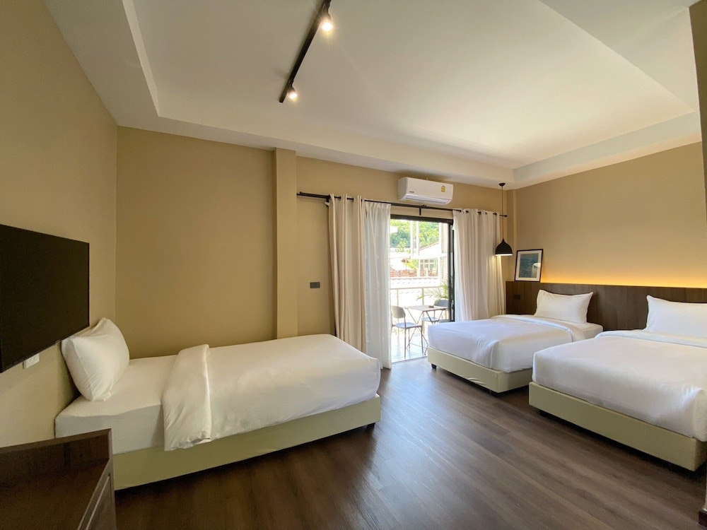 Deluxe Triple Room, 3 Twin Beds, City View - Photo 9
