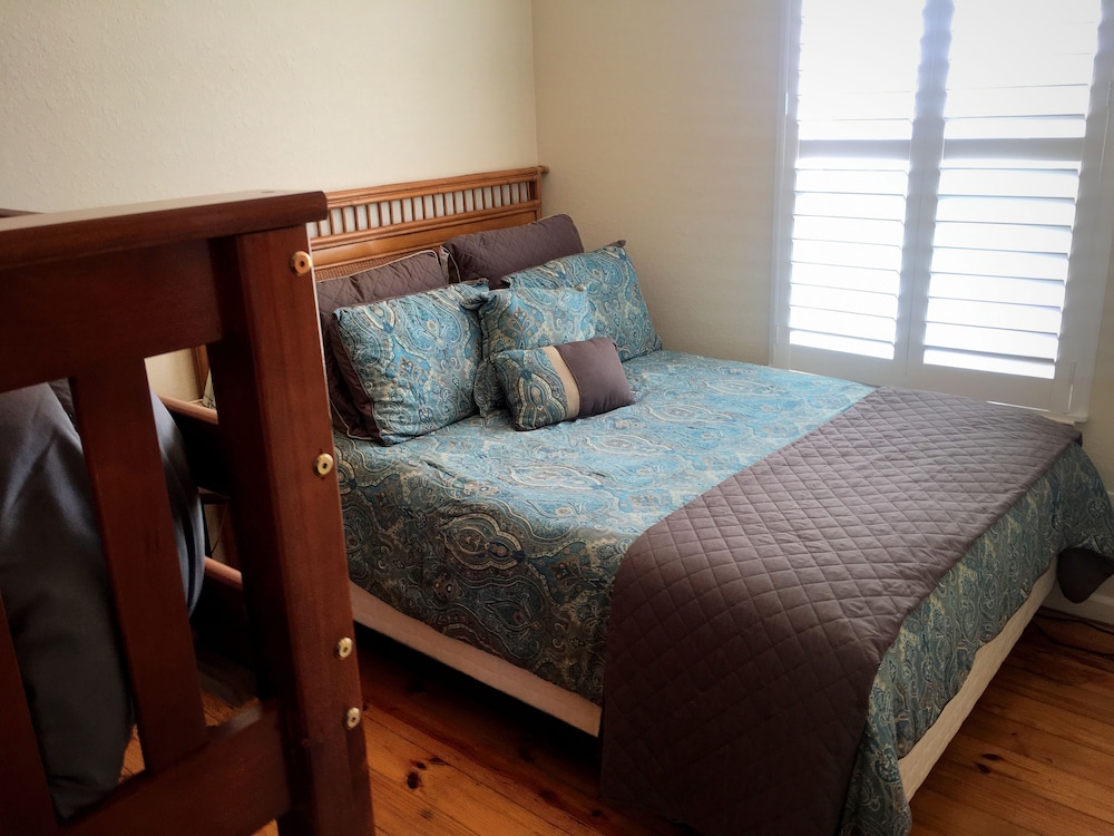 House, 2 Bedrooms photo 3