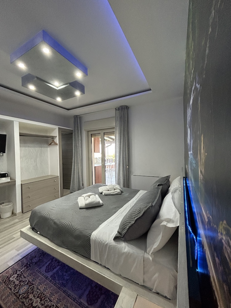 Standard Double Room, 1 Queen Bed, Terrace, Pool View