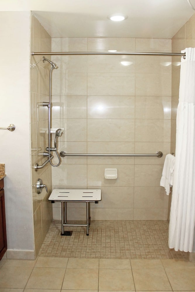 Suite, 2 Queen Beds, Accessible (Mobility & Hearing, Roll-in Shower) - Photo 6