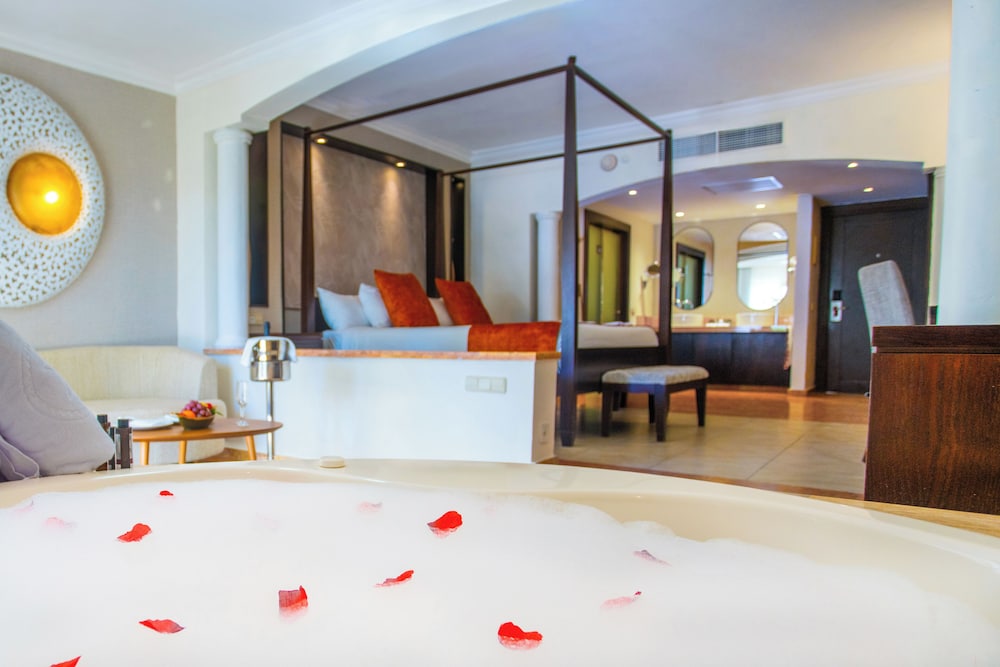 Elegance Club Majestic Jr Suite Jacuzz - Adults Only