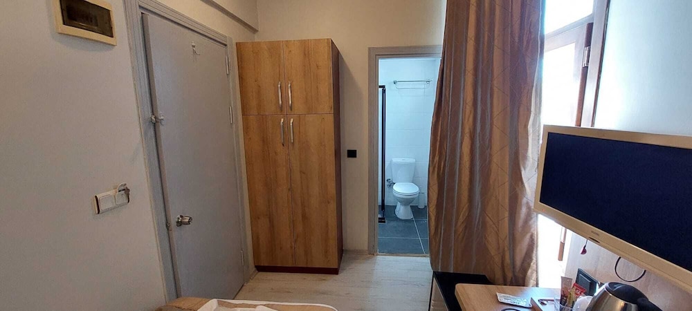 Basic Single Room photo 3